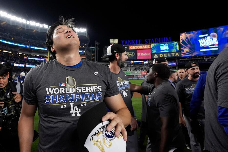 大谷翔平がドジャース移籍1年目で悲願の世界一を手にした（写真・AP/アフロ）