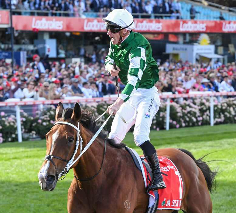 コックスプレート・ヴィアシスティーナとJ.マクドナルド騎手 （Photo by Brett Holburt/Racing Photos）