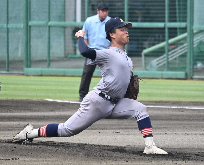 ＜青森山田・花巻東＞先発して3回無失点と好投した青森山田・虎谷（撮影・村井　樹）