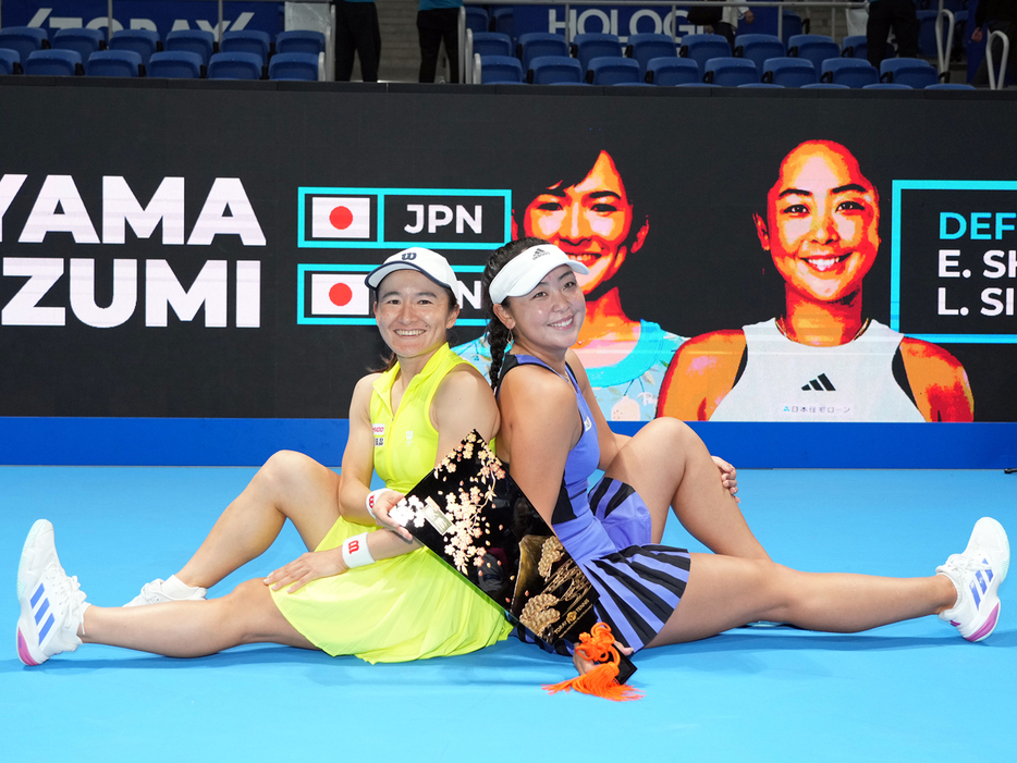 「東レ パン・パシフィック・オープンテニス」（東京・有明テニスの森）の女子ダブルスで同ペアでのツアー初優勝を飾った青山修子（左）／穂積絵莉（近藤乳業／日本住宅ローン）（Getty Images）