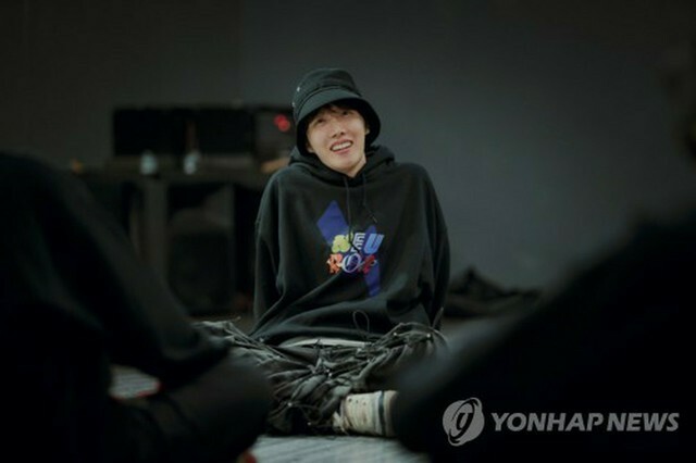 J－HOPE（ビッグヒットミュージック提供）＝（聯合ニュース）≪転載・転用禁止≫