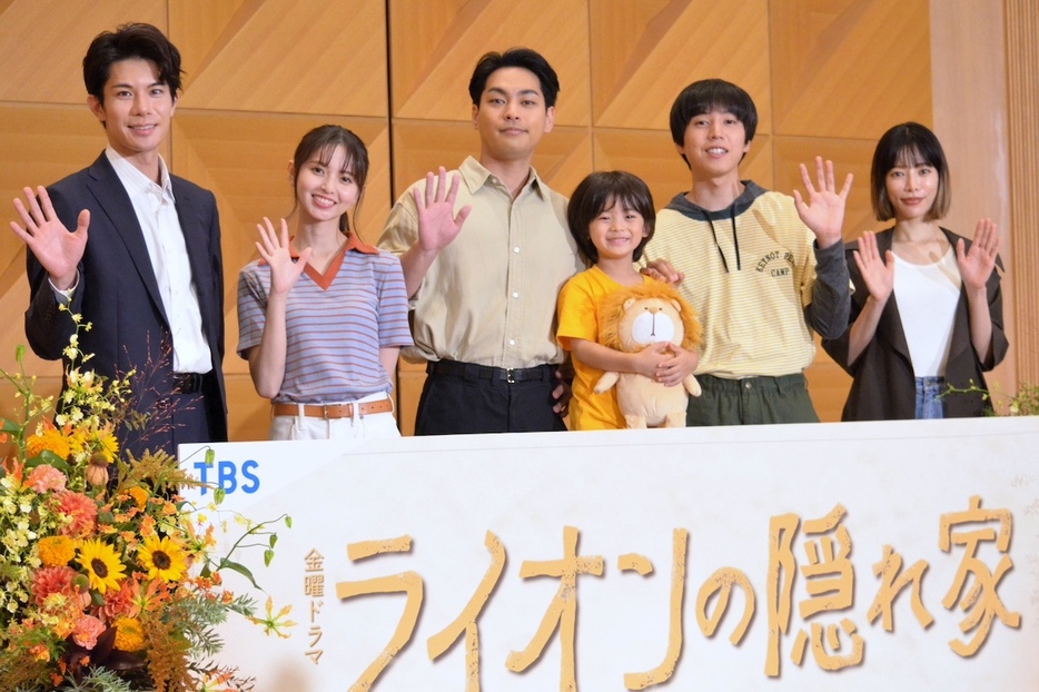 （左から）柿澤勇人、齋藤飛鳥、柳楽優弥、佐藤大空、坂東龍汰、桜井ユキ