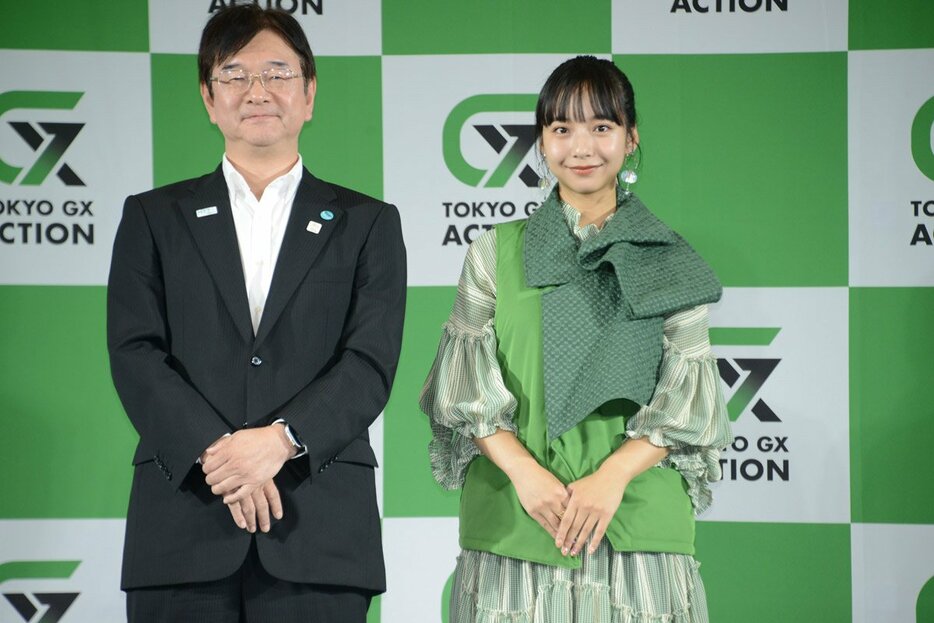 潮田勉東京都副知事(左)と山之内すず