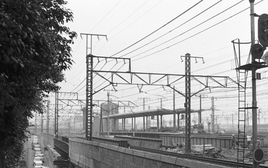 1970年、建設中の西日暮里駅。画像提供/メトロアーカイブアルバム