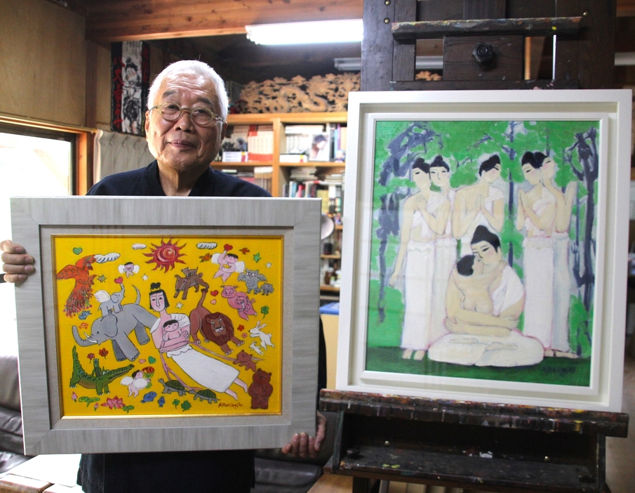 愛をテーマに18回目の作品展を開く仏画家の観瀾斎さん＝兵庫県丹波市市島町北奥神池で