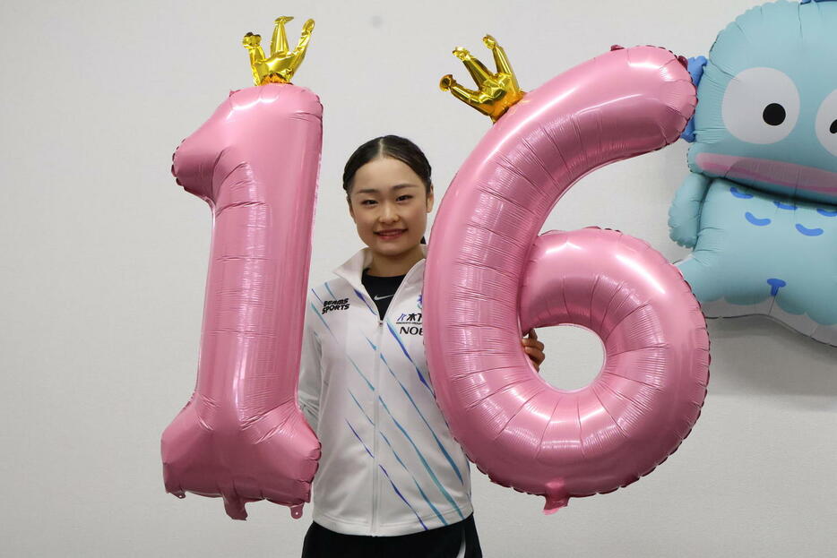 16歳の誕生日を迎えた島田麻央（撮影・竹本穂乃加）