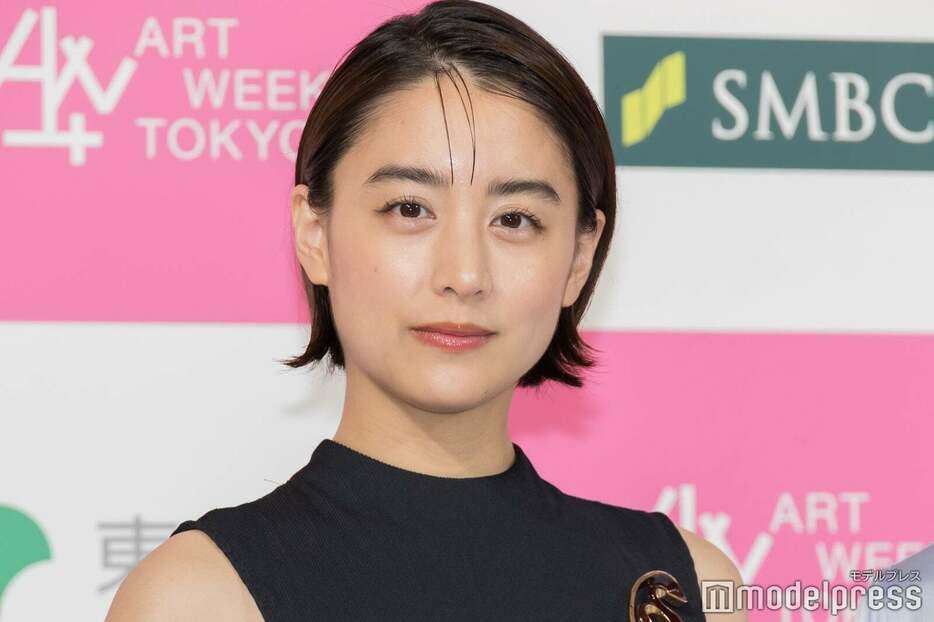 記者発表会に出席した山本美月