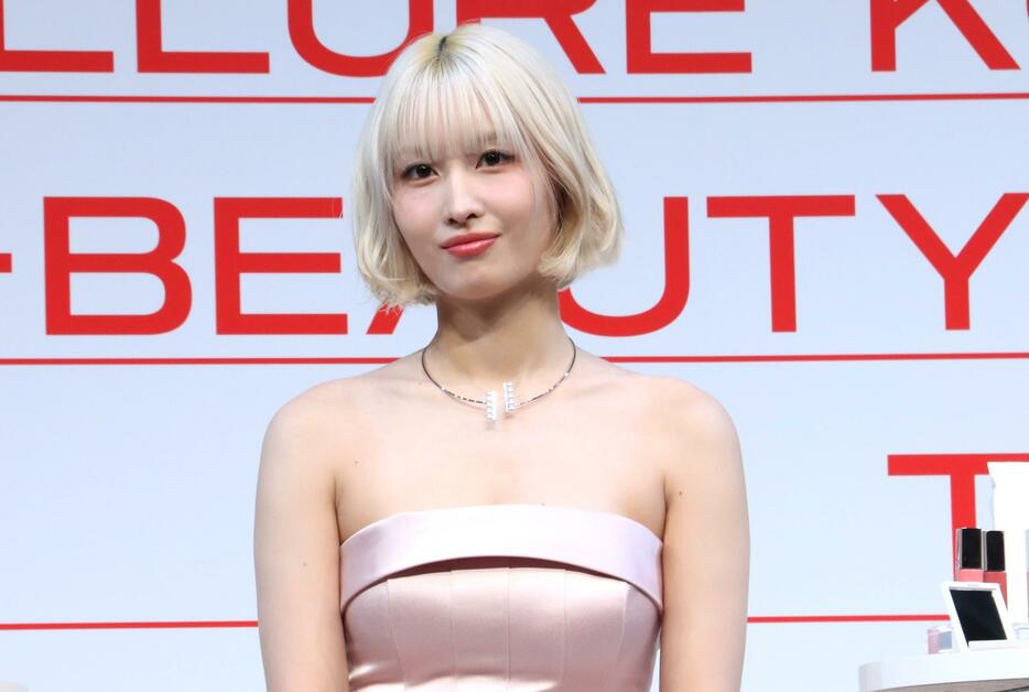 「ALLURE K-BEAUTY FAIR in TOKYO」の実施記念発表会に出席した「TWICE」のモモさん