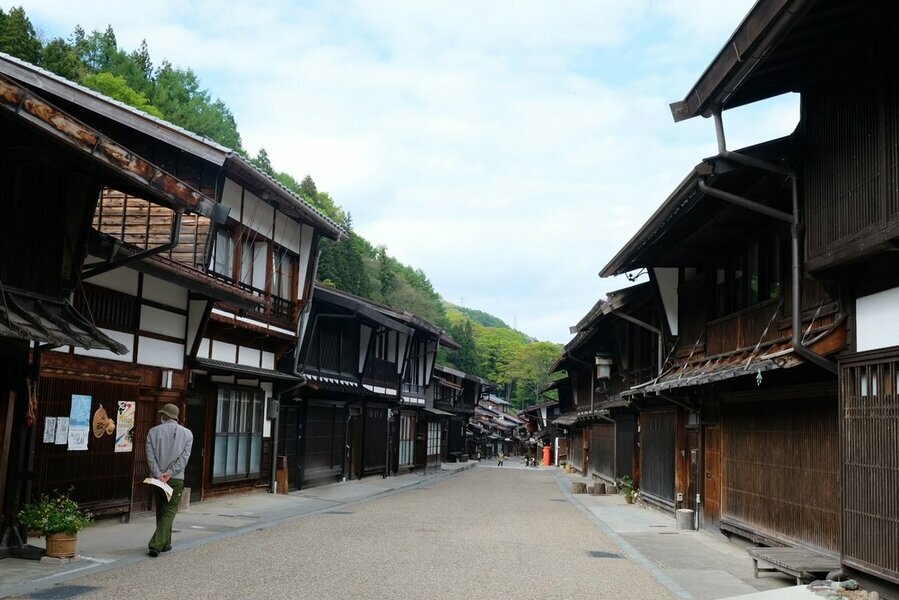 昔の街並みがそのまま残る漆器の町、奈良井宿