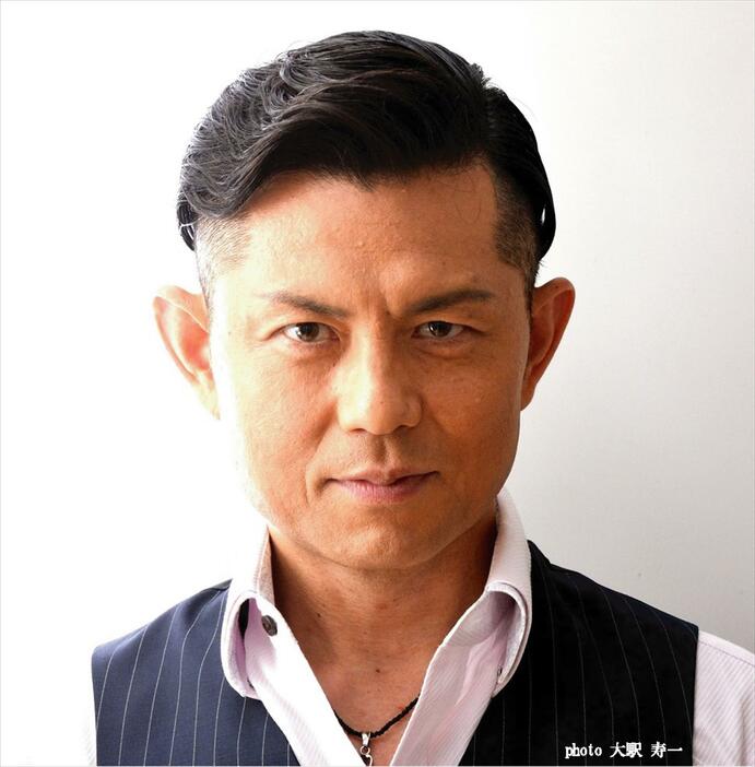 連続ドラマ「ウイングマン」で広野正導を演じる的場浩司さん＝テレビ東京提供