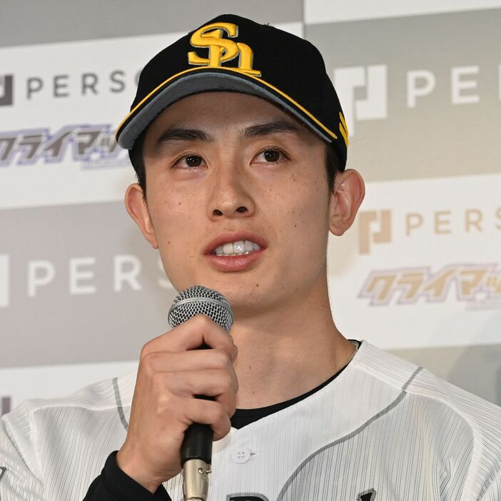 ファイナルステージ開催前日記者会見で意気込みを語る周東（撮影・穴井友梨）