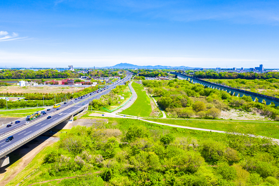 筑波山の東が土浦市街地、西がつくば市街地。(c) Kumi - stock.adobe.com