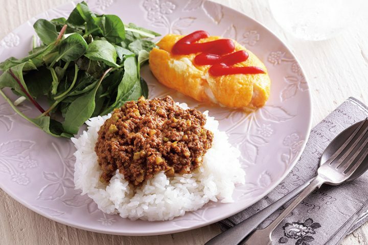 同時調理なら9分で完成！「キーマカレーとチーズオムレツ」