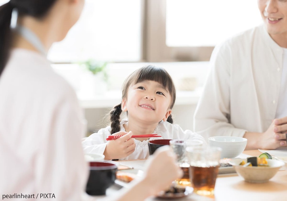 子どもから「なんで？」の質問は、子どもの好奇心や知性を伸ばすチャンスです！ 子どもを成長させる親の対応を、いしいおうこ先生の著書よりご紹介します。