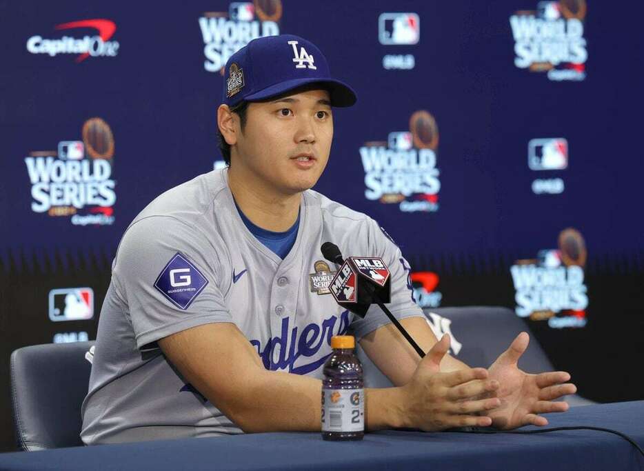 試合後、会見に臨むドジャース・大谷翔平ヤンキースタジアム（撮影・水島啓輔)