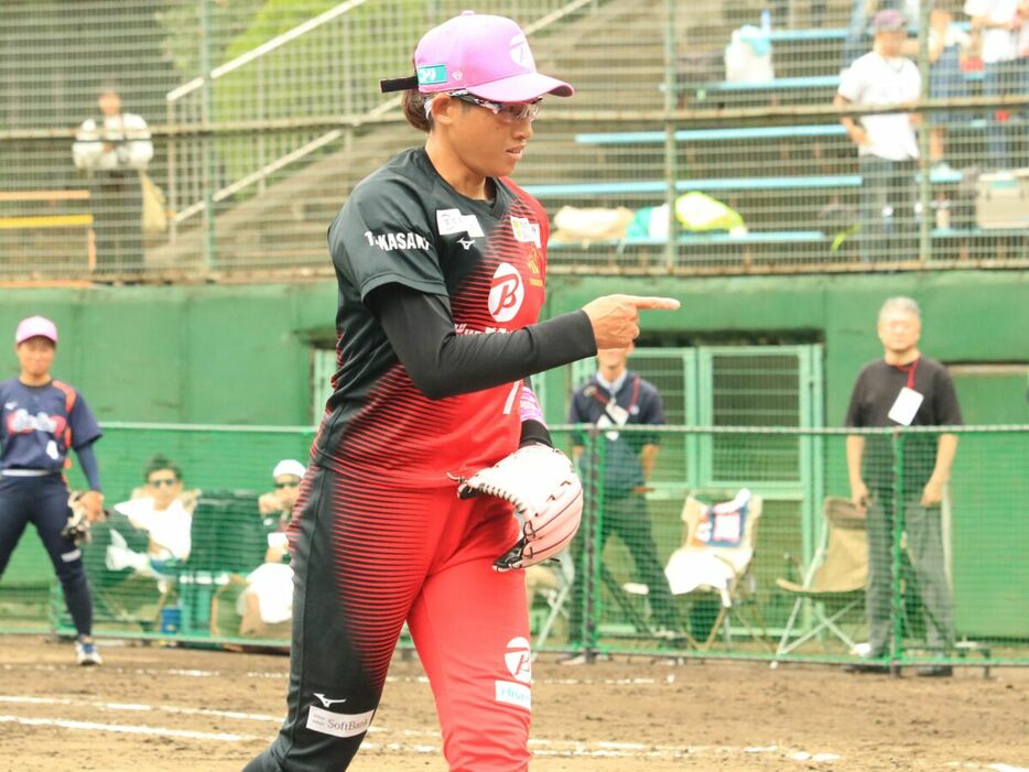 上野由岐子投手（東京・多摩市立一本杉公園野球場で＝カメラ・宮下　京香）