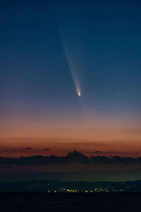 2024年10月13日夕方の紫金山・アトラス彗星　神奈川県にて撮影、肉眼でも確認できた（国立天文台HPから　クレジット：長山省吾）