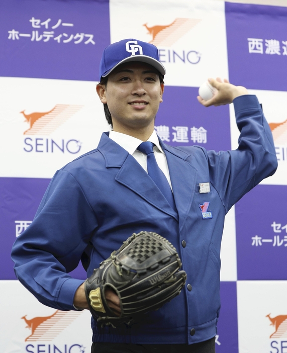 中日から指名を受けた吉田投手（24日、大垣市で）