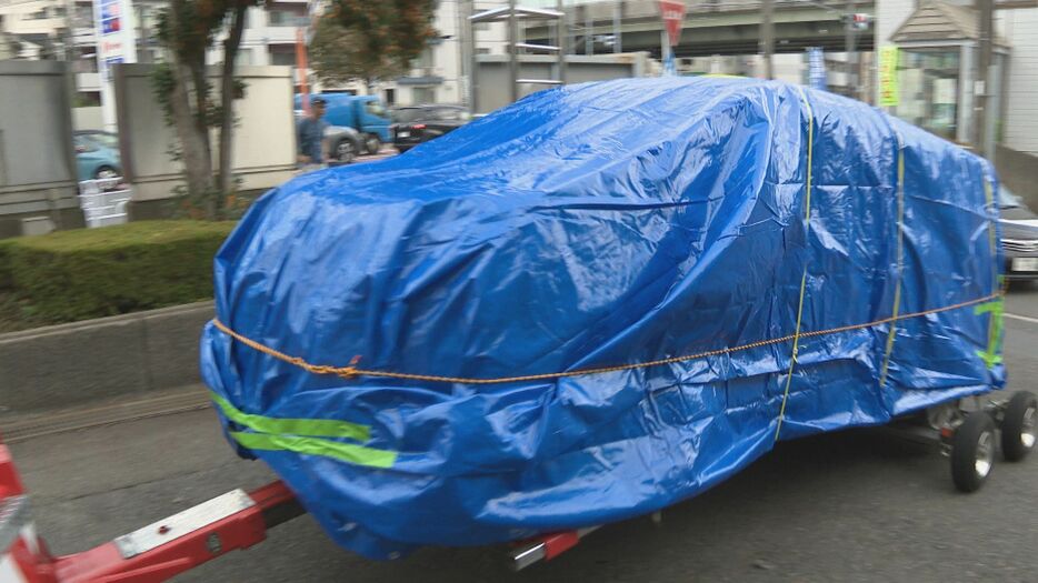 犯行に使われた車＝19日午後2時頃、青葉署