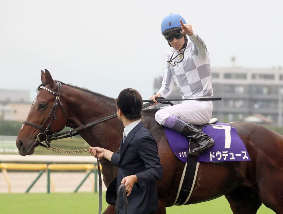 天皇賞・秋を制したドウデュース＝東京競馬場（撮影・塩浦孝明）