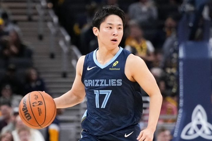 NBAデビューは持ち越しとなった河村だが、チームのエースとの熱い交流が話題となっている。(C)Getty Images