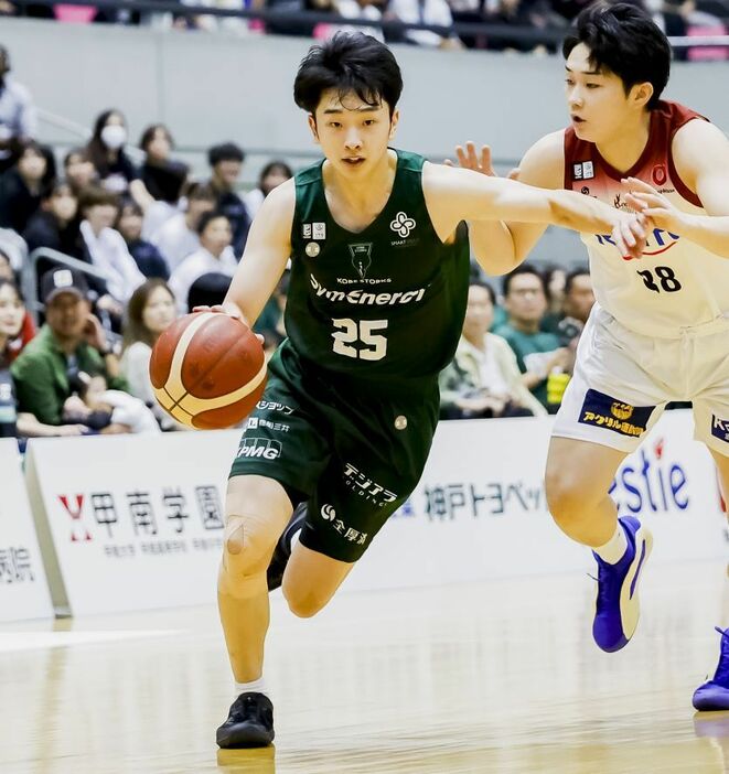 神戸ストークス 25藤原瞭我 /©B.LEAGUE