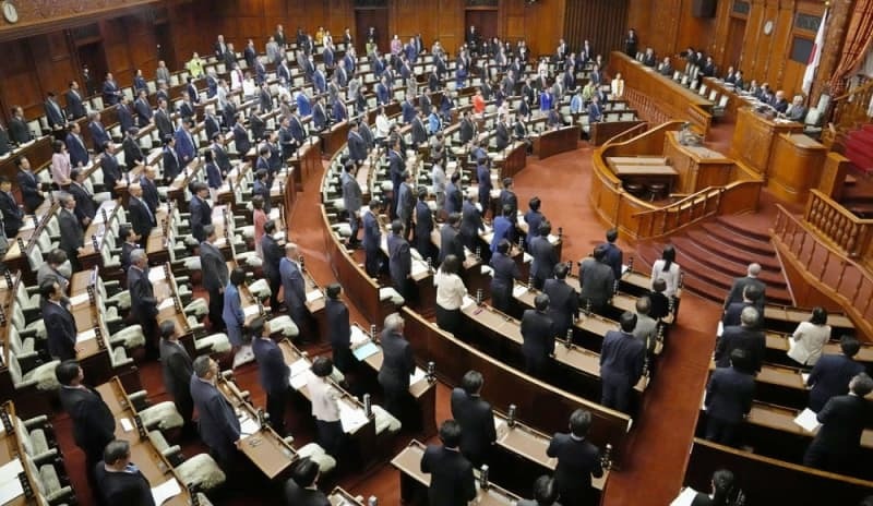 旧統一教会の被害者救済に向けた特例法が可決、成立した参院本会議＝２０２３年１２月１３日午後