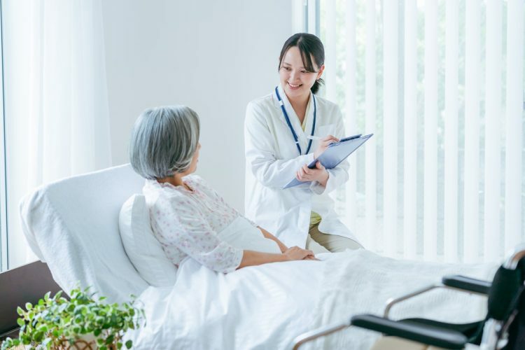 介護施設には複数の種類があり、それぞれ選ぶ際のポイントが異なるという（写真：イメージマート）