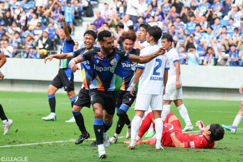 ヴァウド（中央）の得点などで長崎が勝利 [写真]=J.LEAGUE