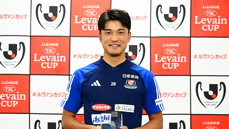 横浜FM史上3人目のニューヒーロー賞を受賞したMF山根陸(C)J.LEAGUE