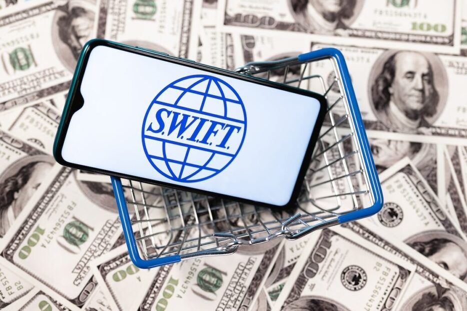 SWIFT、2025年にデジタル資産・通貨取引の実証実験──BIS「アゴラ」、MAS「ガーディアン」、JPモルガン「オニキス」とのデファクト争い激化