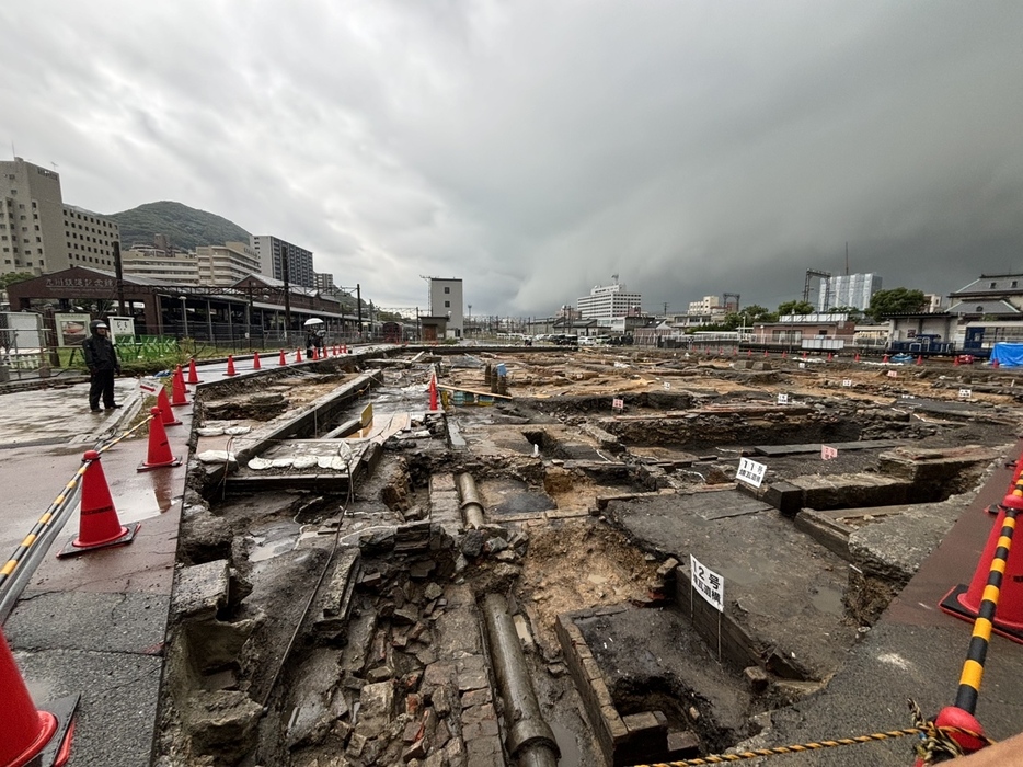 旧門司駅の関連遺構の発掘現場