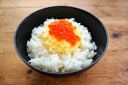 自作イクラ黄身おろしのっけ丼。