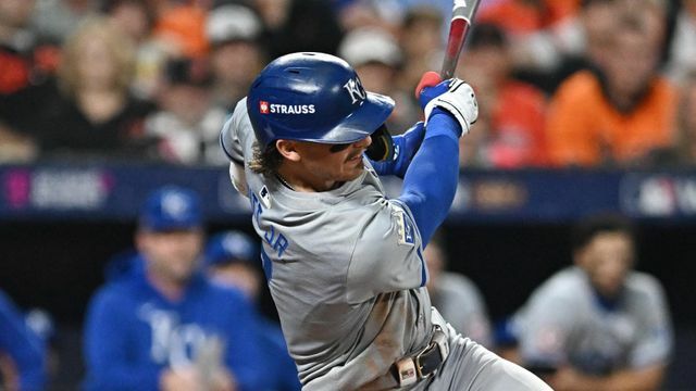 決勝タイムリーを放ったボビー・ウィットJr.選手(写真：USA TODAY Sports/ロイター/アフロ)