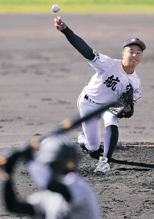 【敦賀気比―航空石川】先発した航空石川の長井＝県立野球場