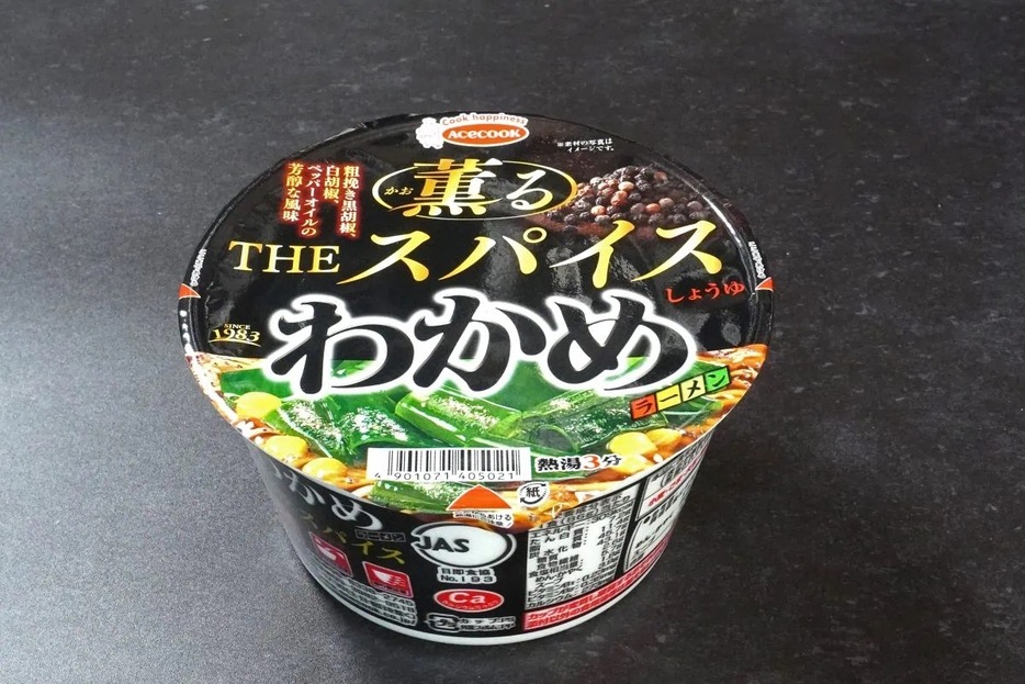 エースコック わかめラーメン 薫るTHEスパイスしょうゆ