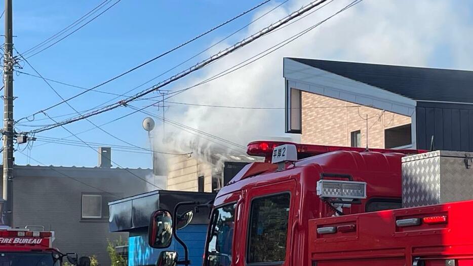 火災現場（17日朝　札幌市厚別区）