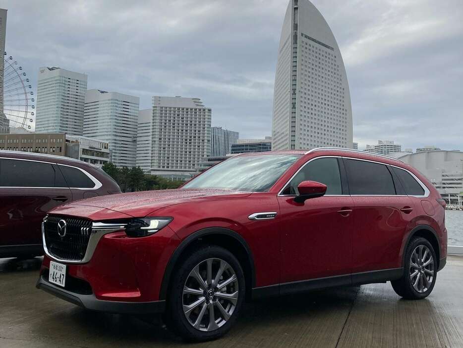 マツダの新型SUV「CX-80」＝横浜市（高橋寛次撮影）