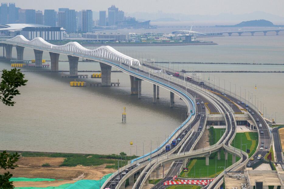 開通直後の「マカオ大橋」。手前がタイパ島側＝2024年10月1日（写真：GCS）