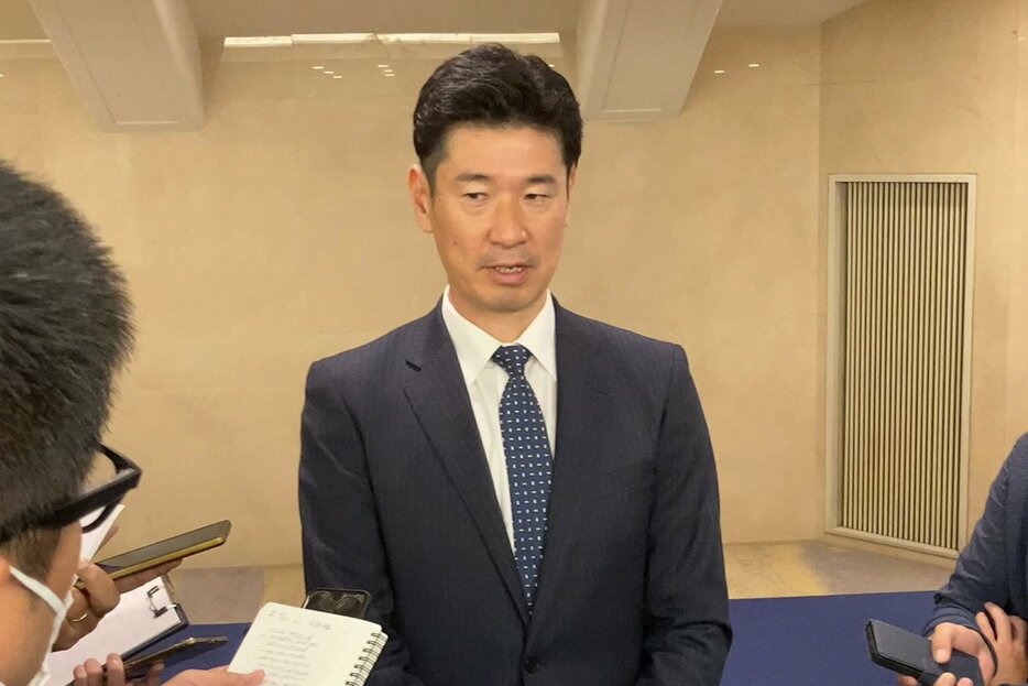 編成会議を終え取材に応じた西武・西武・広池浩司球団副本部長兼編成統括