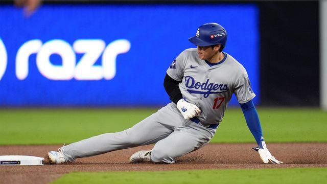 2塁へのタッチアップを決めた大谷翔平選手【写真：AP/アフロ】