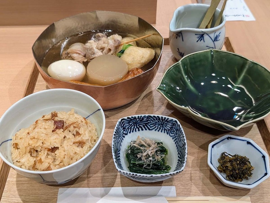 ランチ「だしおでん御膳」（おでん五種、混ぜ込みご飯、小鉢・漬物）2200円