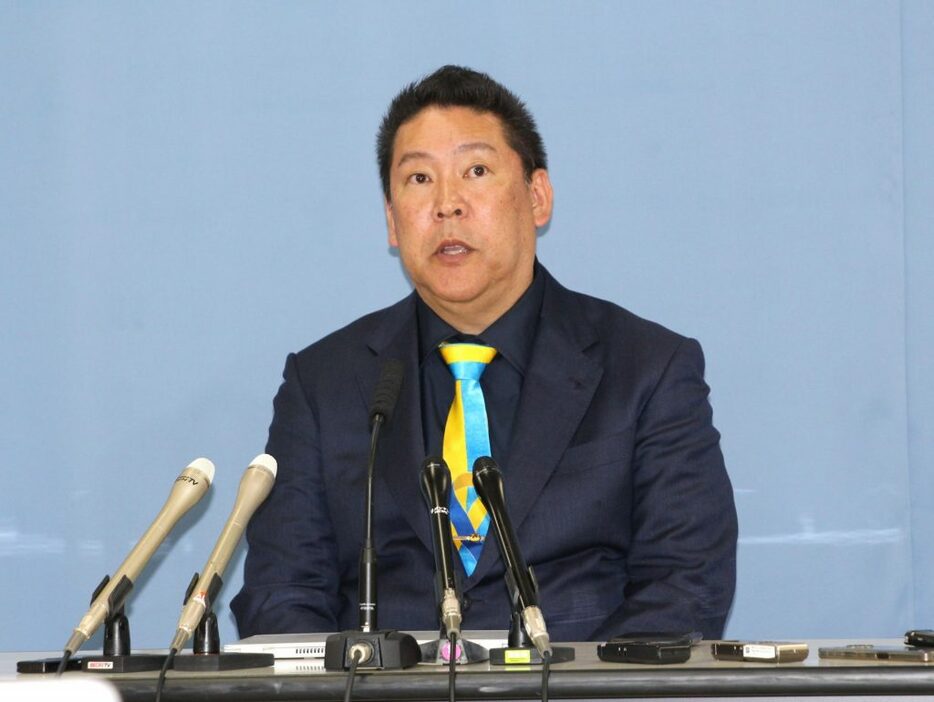 「今回は1人で立候補する」と述べた「NHKから国民を守る党」党首の立花孝志氏（2024年10月30日午後、兵庫県庁）