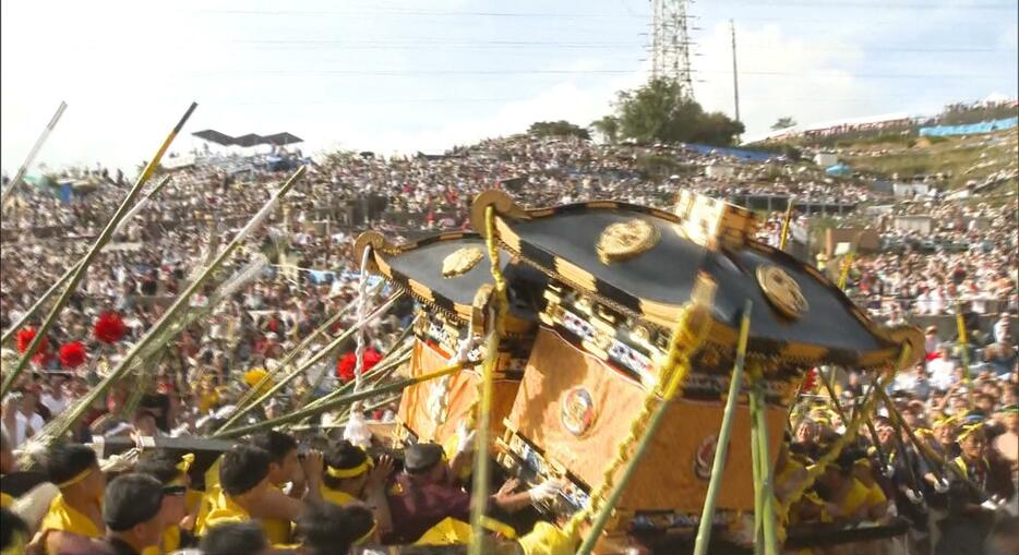 灘のけんか祭りの「みこし合わせ」