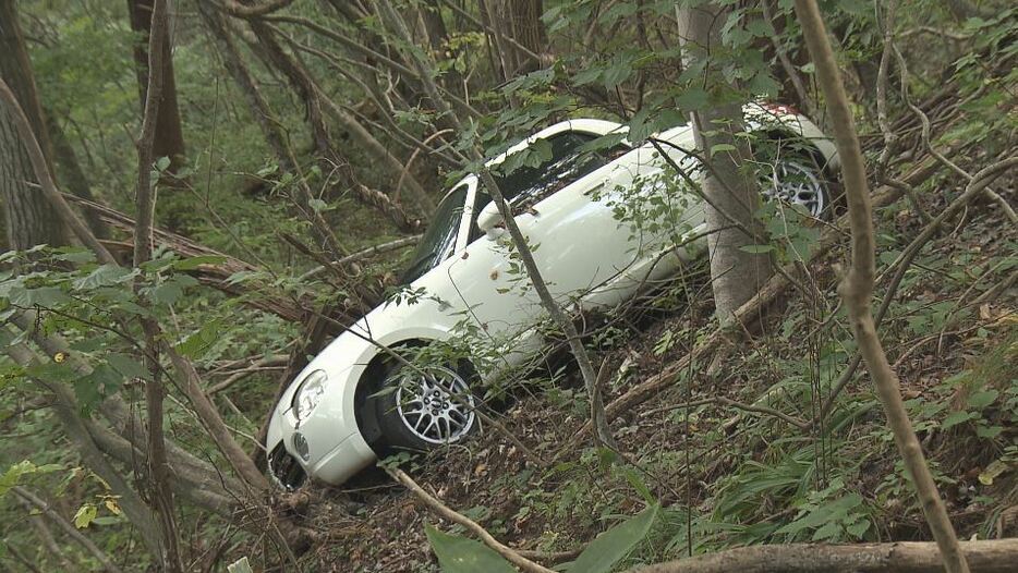 転落した車