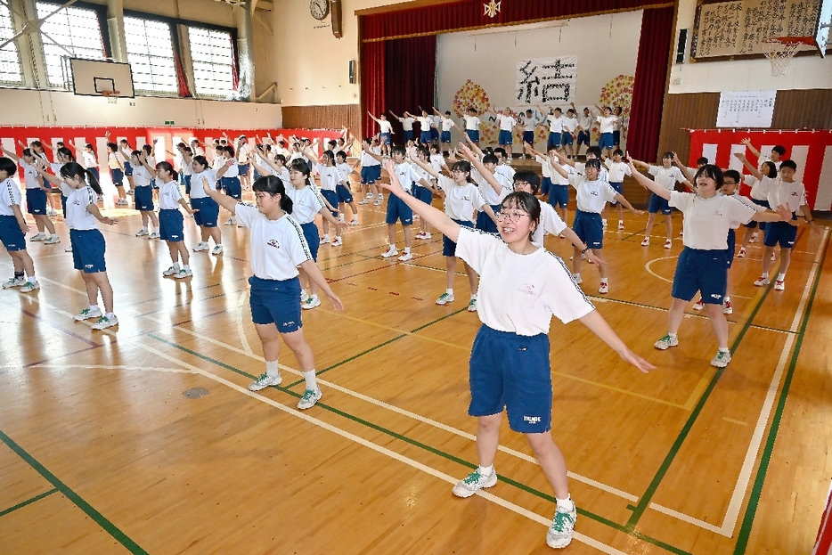 記念セレモニーで披露された、全校生徒によるよさこいソーラン