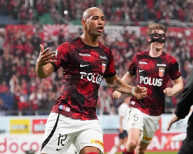 T・サンタナがPKで決勝弾。浦和が５試合ぶりの白星を手にした。（C）SOCCER DIGEST