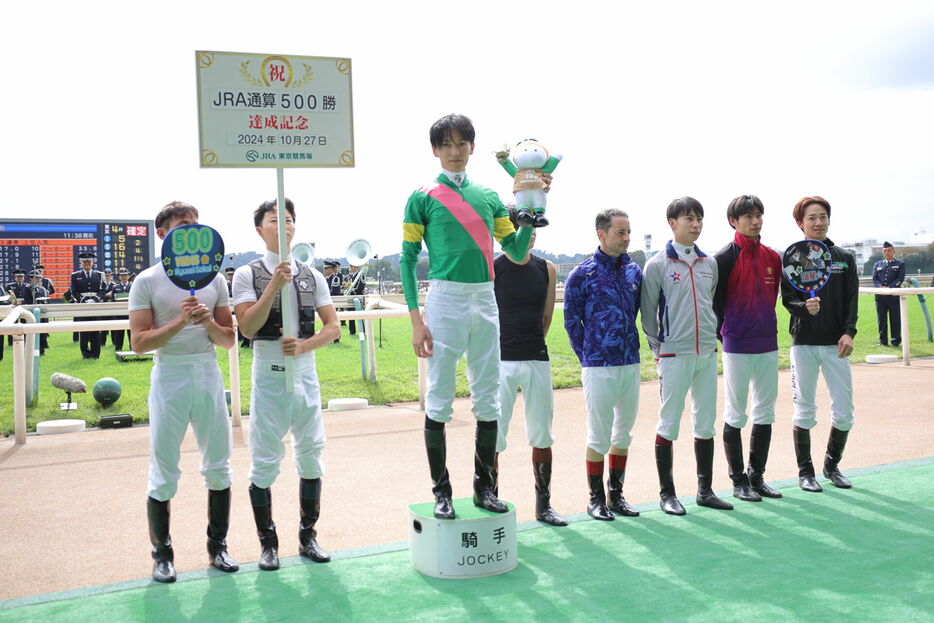 JRA通算500勝を達成した坂井瑠星騎手