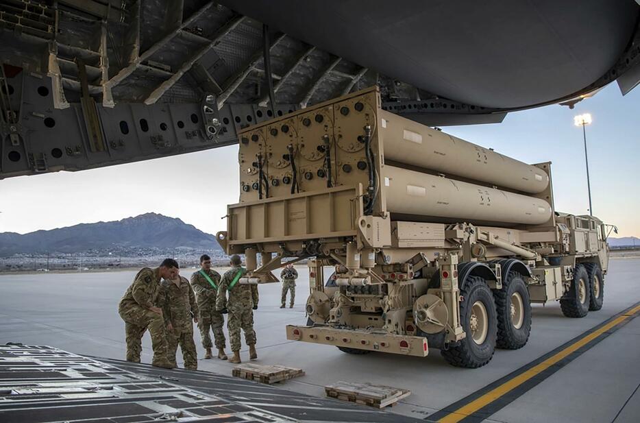 米軍の迎撃システム「高高度防衛ミサイル（THAAD）」の発射台＝2019年2月、米テキサス州（米空軍提供・AP＝共同）