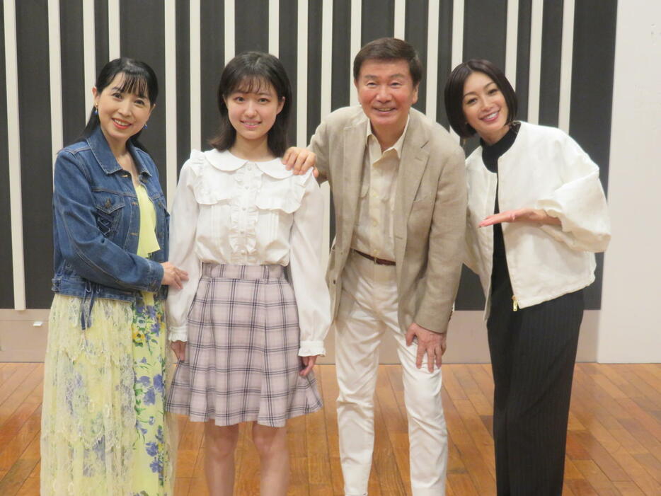 収録に参加した、左から西村知美、山田美紅羽、森田健作、酒井法子